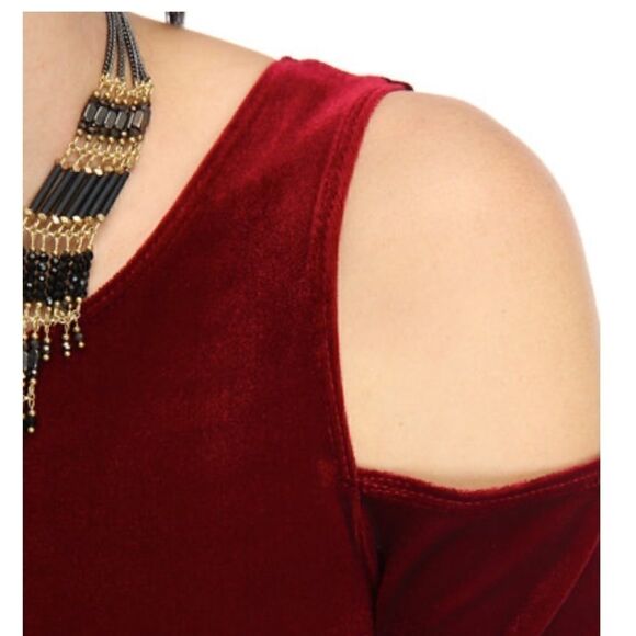 Willow & Clay Velvet Cold Shoulder Top NWT - Picture 6 of 8